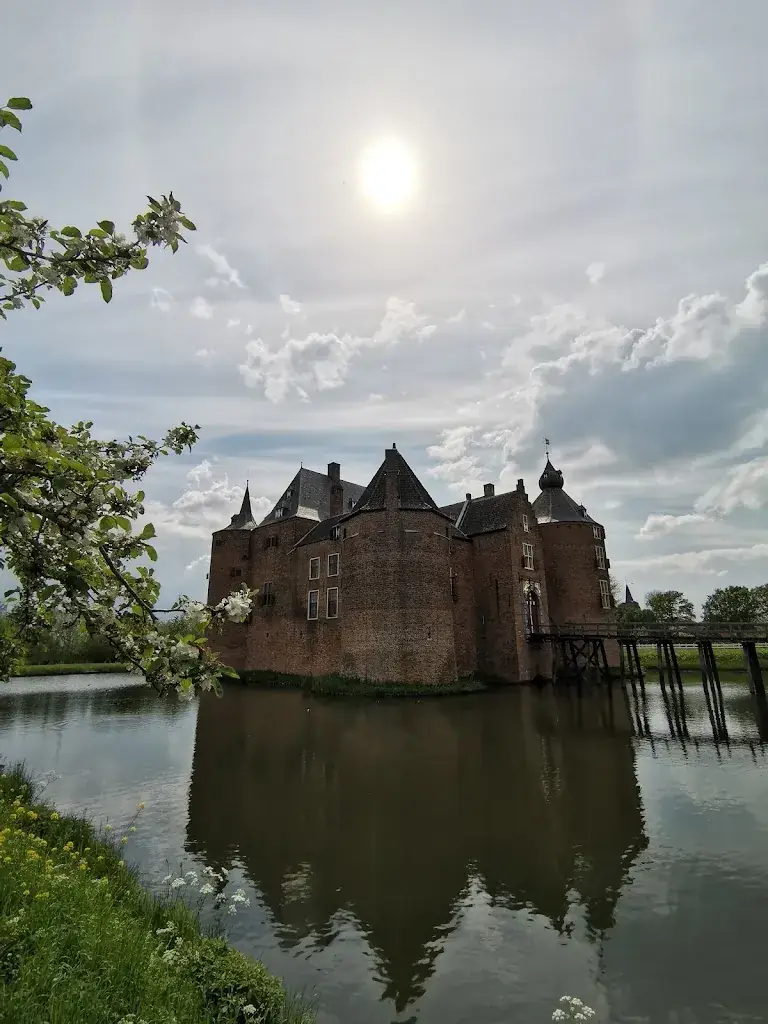 Clément BARRIBAUD_Koetshuis Kasteel Ammersoyen_Ammerzoden_reseña