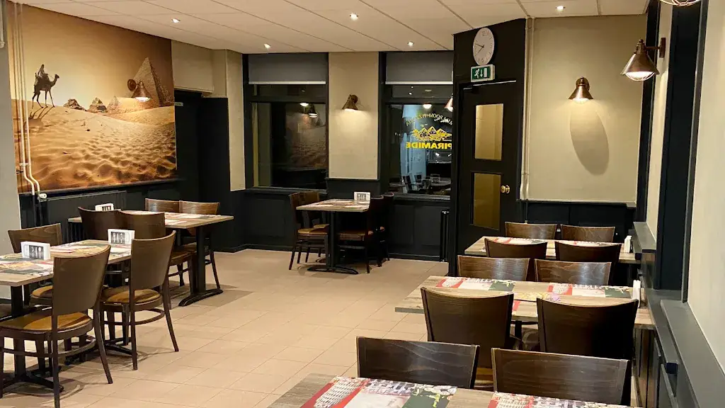 Grillroom-Pizzeria Piramide restaurant in Ammerzoden