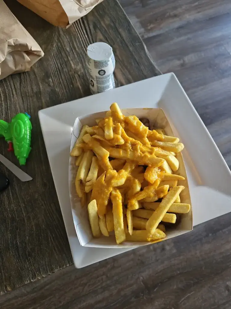 Jeroen van de Logt_Snackpoint Geurds / Geurds eten en drinken_Bergharen_review