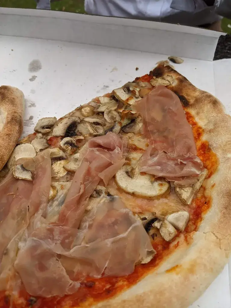 Alvaro Lau_Italiaans Restaurant Pizzeria Mare e Monte_Bennekom_avis