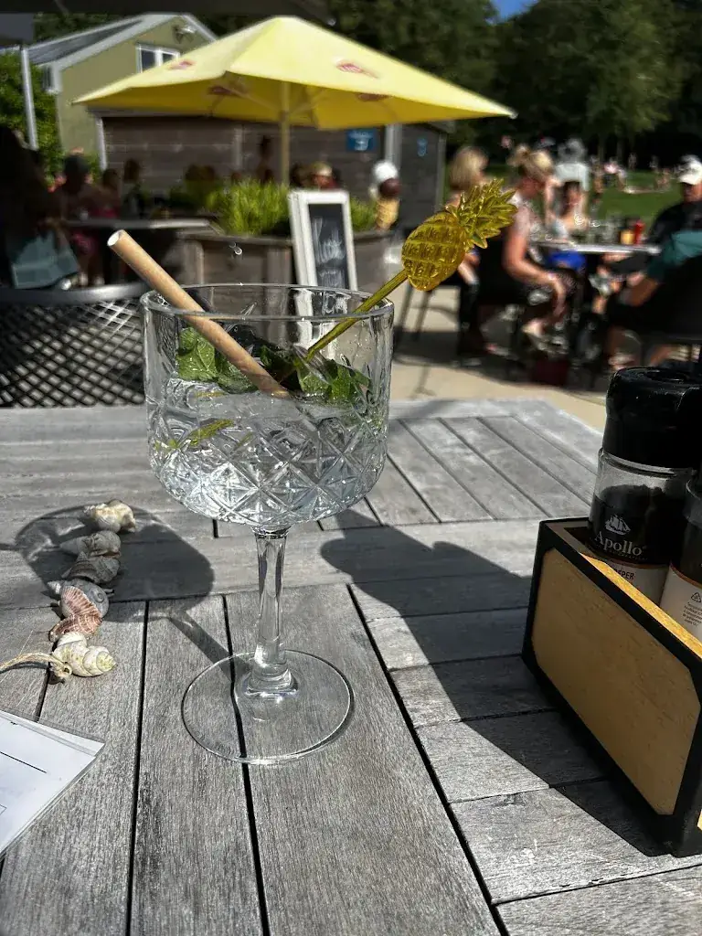 Phillas Niyitulinda Munyemanzi_Beachclub Woody's_Beusichem_reseña