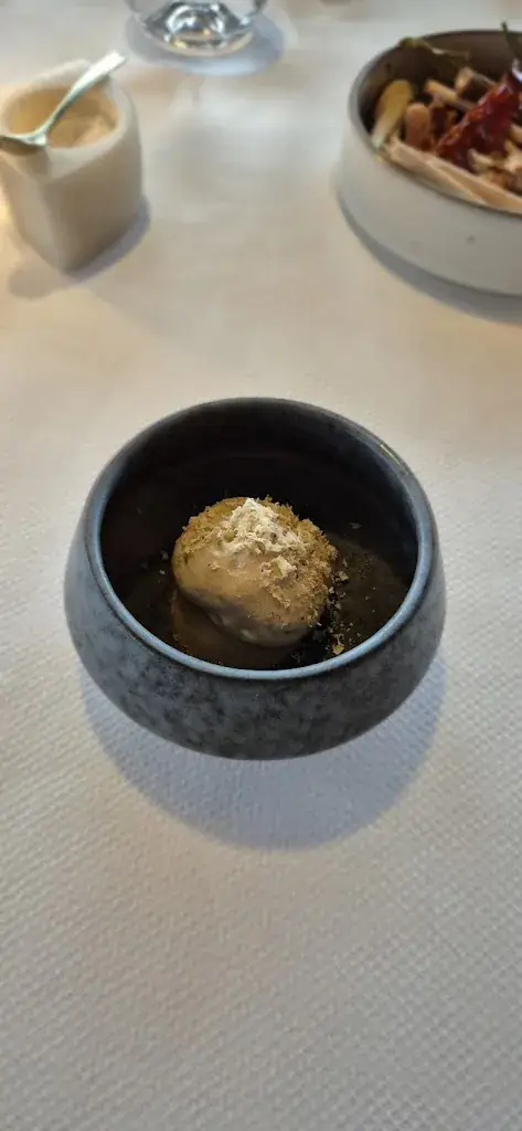 justin diederix_Lars Amsterdam_Amsterdam_review