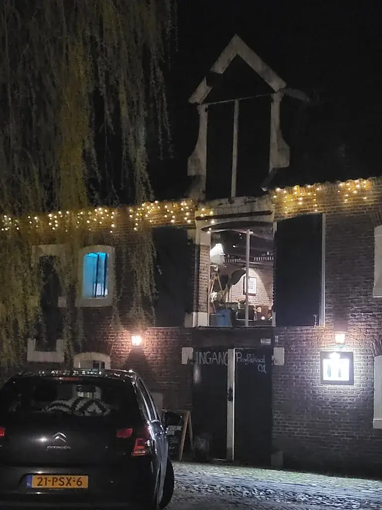 Nina Stanková_Proeflokaal01_Borculo_review