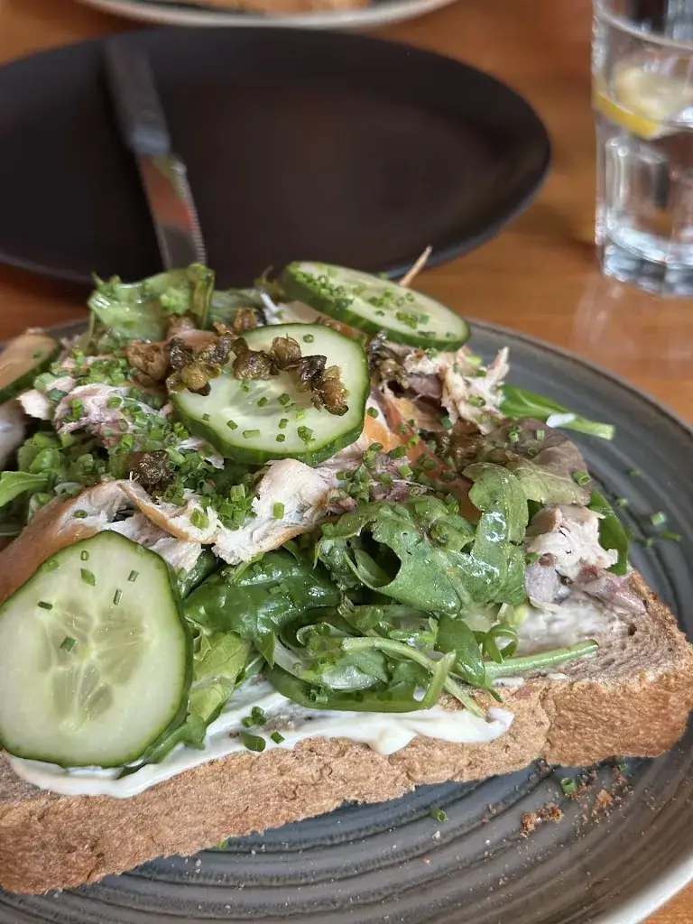 Niloofar Eghbal_BUUR Brakkenstein_Nijmegen_review