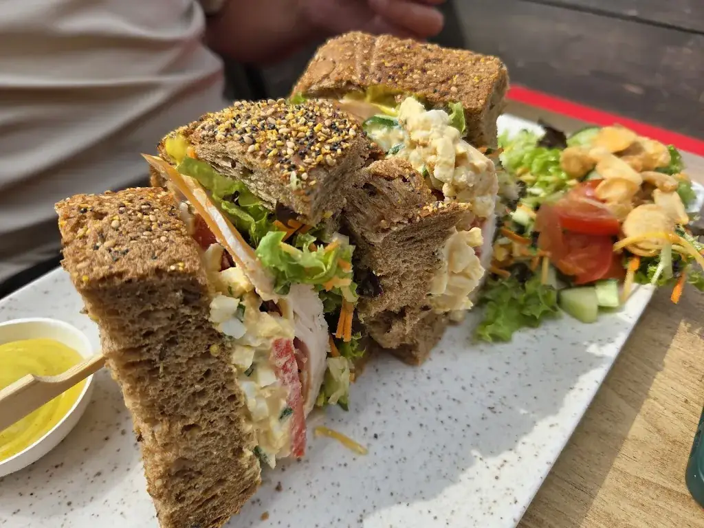 Karol D_In de Roos Zaltbommel, lunchcafé (Cello)_Zaltbommel_review