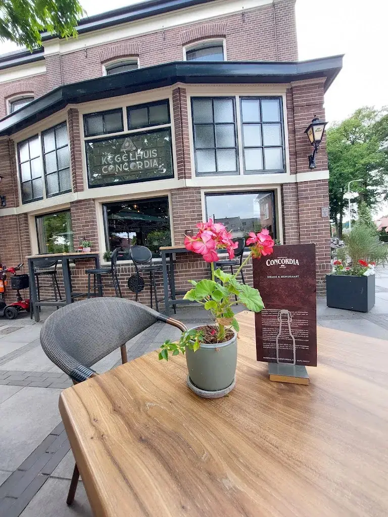 Jeroen Zweers_Dorpslokaal Concordia_Brummen_review