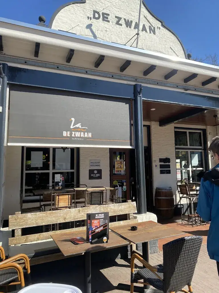 Alex Beaujon_Tapperij De Zwaan_Heeze_avis