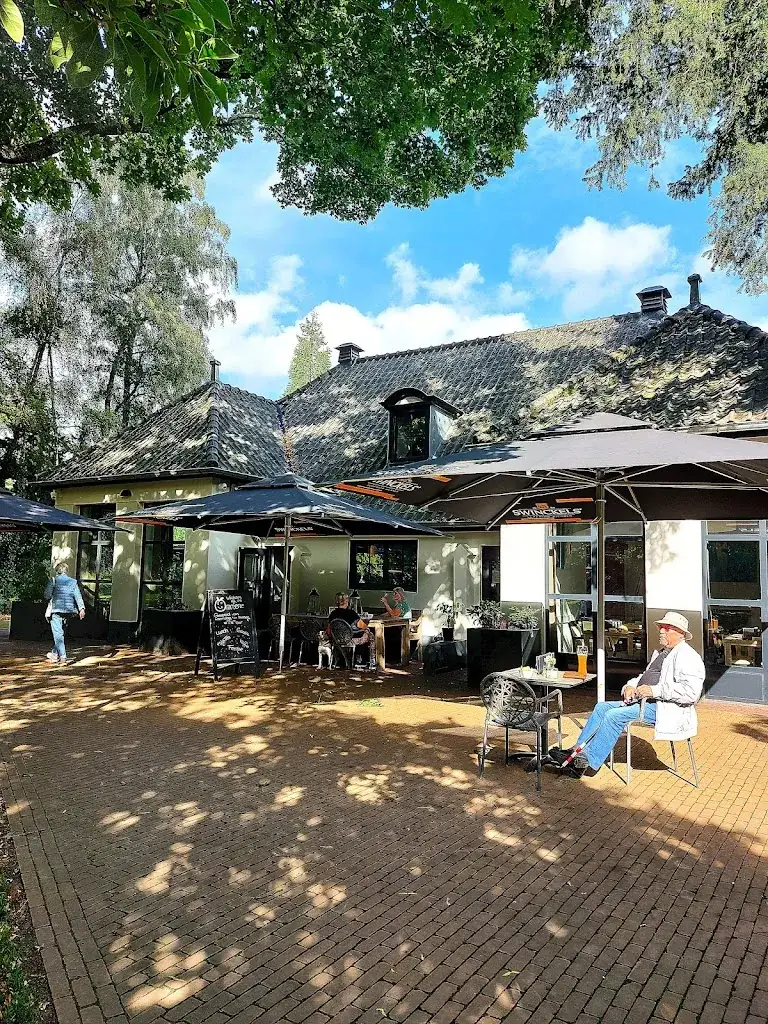 Elif Merve BORA HİSKEN_De Oranjerie Dieren_Dieren_review