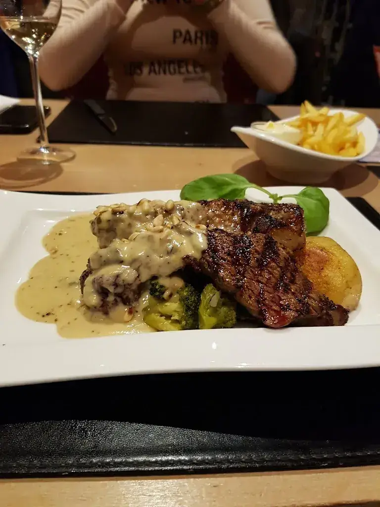 Rajiv Bhikharie_Pizzeria Steakhouse La Porta_Heelsum_recensione