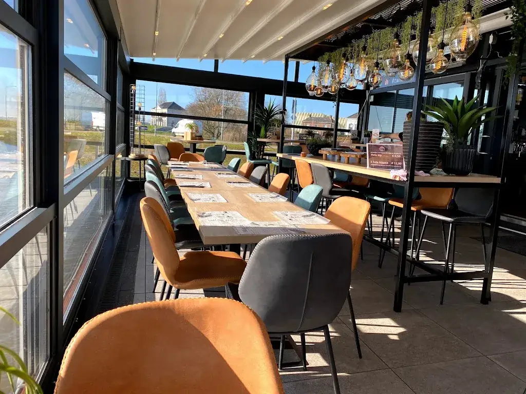 Paviljoen DT Twins Aan de Waal restaurant à Tiel