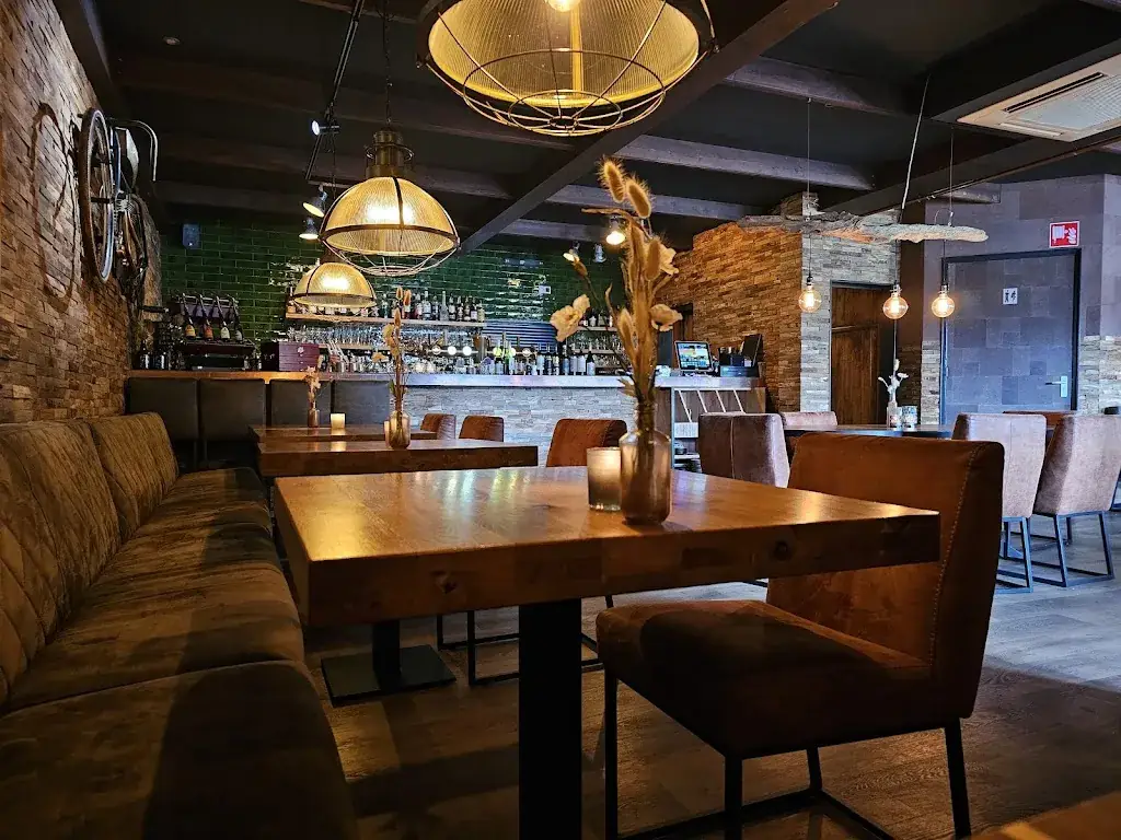 Barbara Radoš_De Emsterie_Emst_review