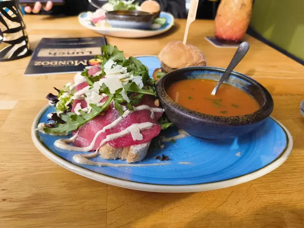 james forsyth_Mundoz_Duiven_review