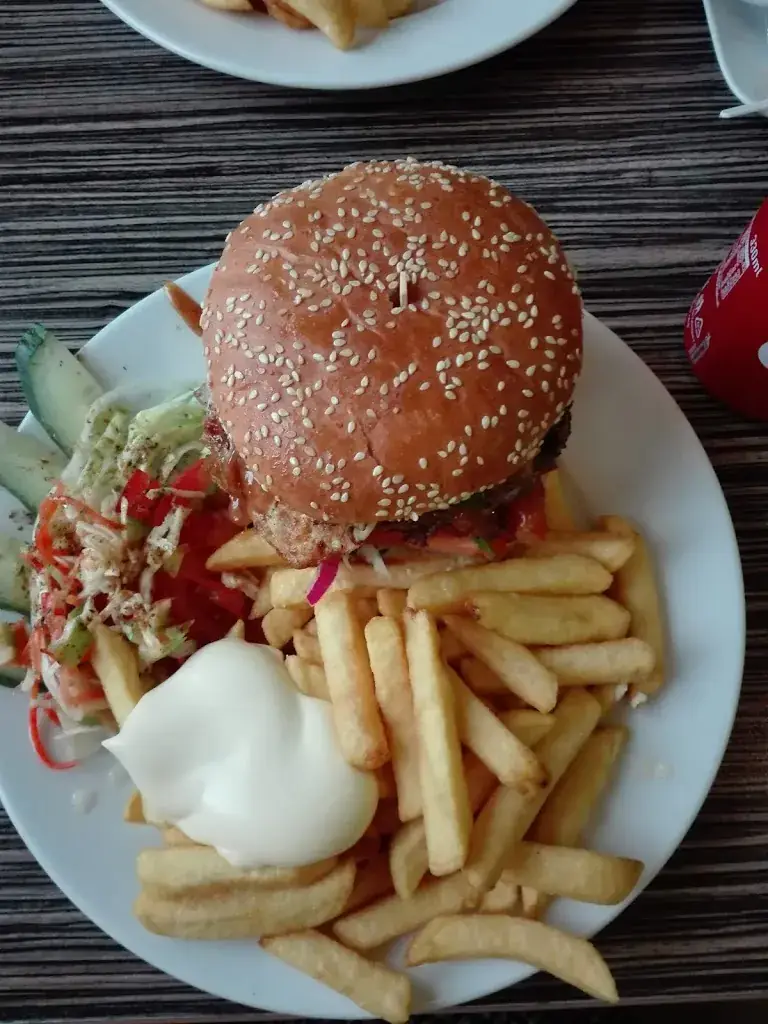 Menü_Lucky Burger & Zo_Duiven_Bild_4