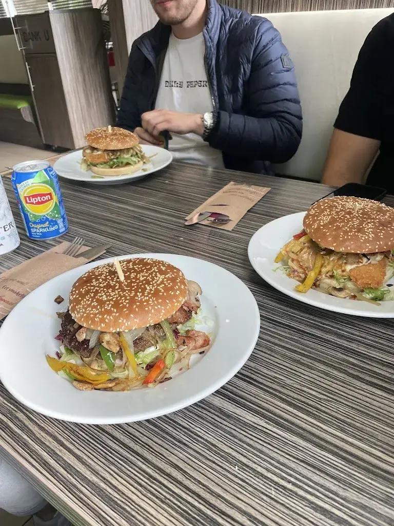 Jeffrey Heister_Lucky Burger & Zo_Duiven_Bewertung