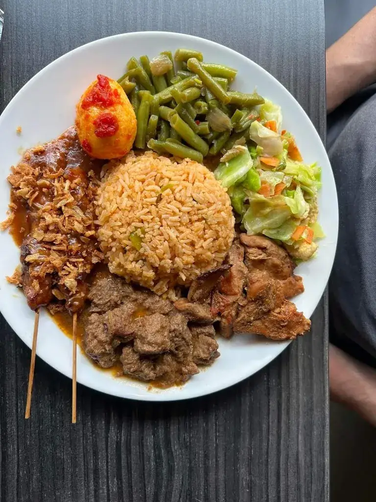 Hessel Smits_Depaja Makanan_Elst_review