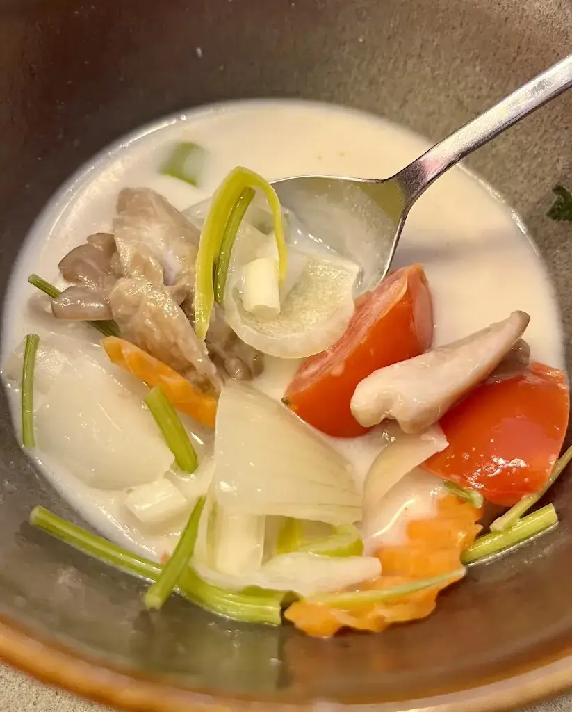 M._Thai Sakon Elst_Elst_review