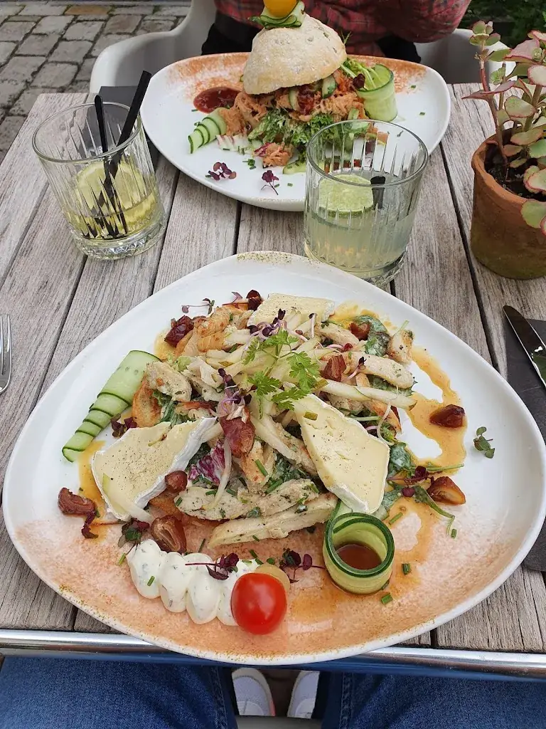 Johan Pitka_Petits Saveurs_Etten-Leur_recensione