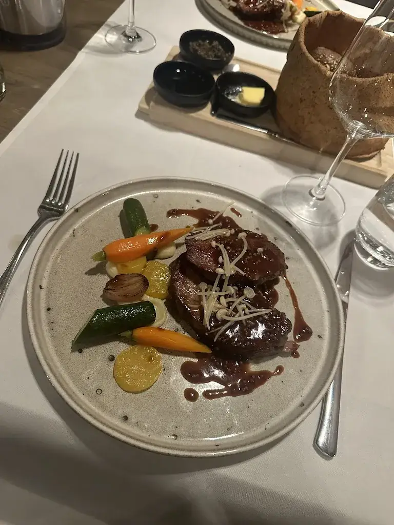 chayaa db_Hotel - Restaurant De Wolfsberg_Groesbeek_avis