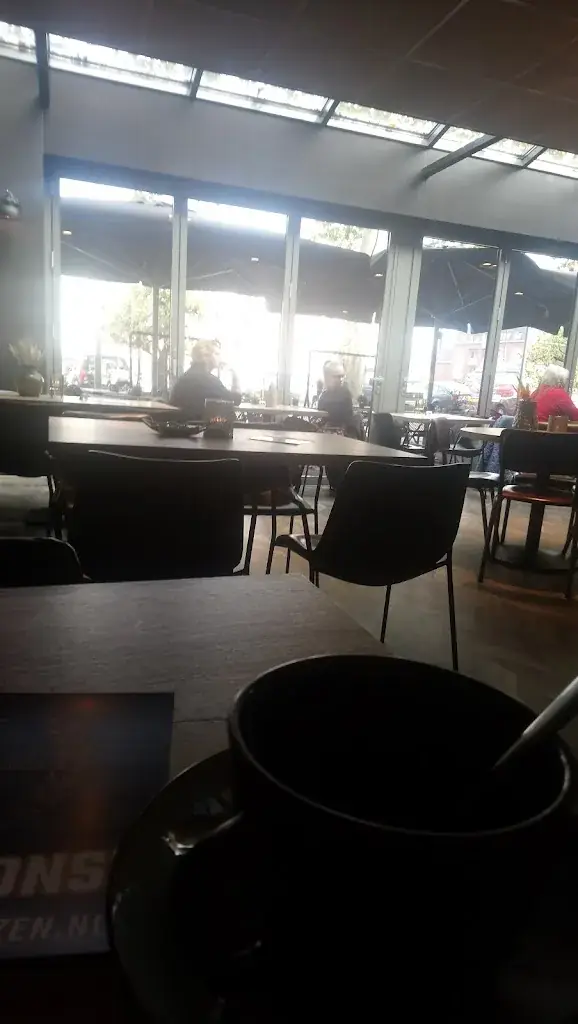 Edward Pattinson_Bar en Grill De Locomotief_Groesbeek_review