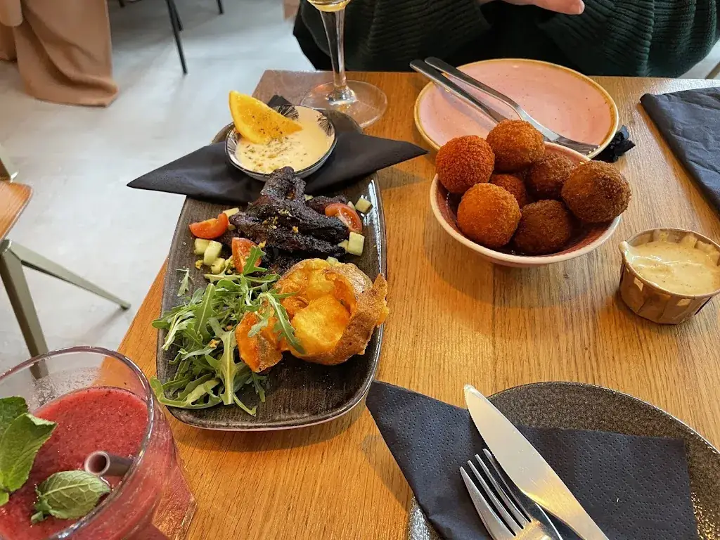 Yiran Li_BUUV._Nijmegen_avis