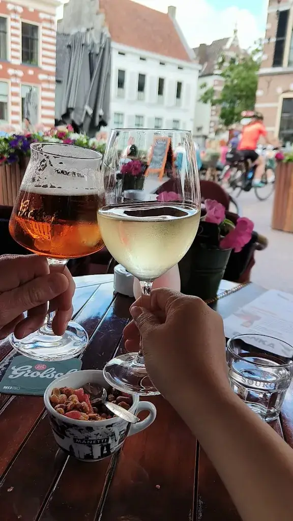 onsiri netisak_Café Restaurant Banka_Hattem_reseña