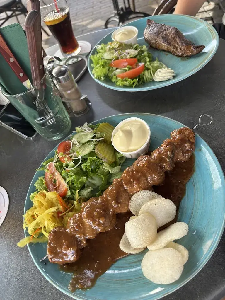 Robert van der Linden_Eetcafé de Kruusing_Hattem_avis