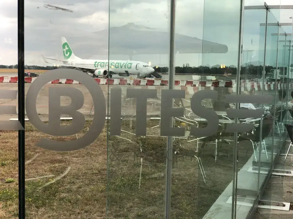 Harold Huizing_Luchthavenrestaurant Bites & Flights_Eelde_review