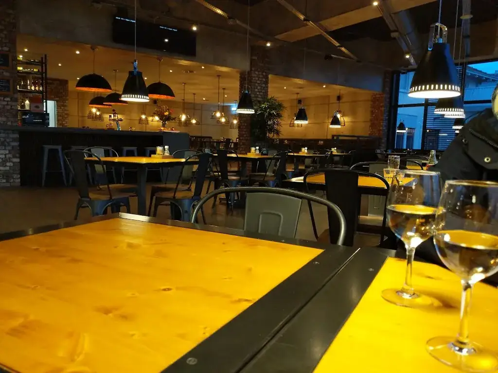 Philip_Luchthavenrestaurant Bites & Flights_Eelde_review