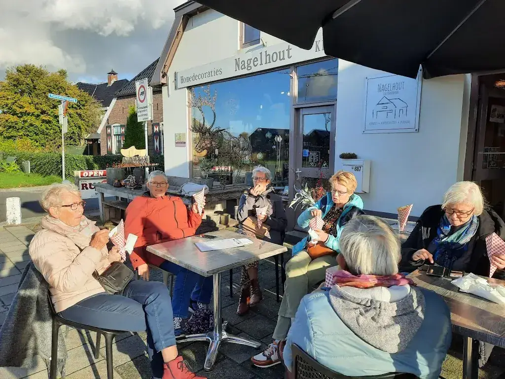 Tonny Vroon_Nagelhout Hattemerbroek | Winkel met klompen, interieur, cadeaus en meer_Hattemerbroek_avis