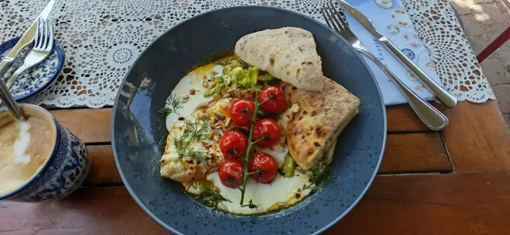 Mohsen Ghafoorian_Tante Koosje_Nijmegen_review