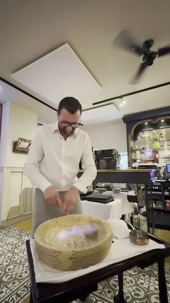 Shradha Agrawal_Maximiliano_Laren_review