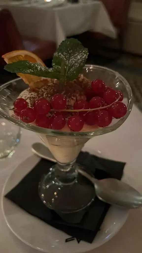 Zoltan B_Maximiliano_Laren_review