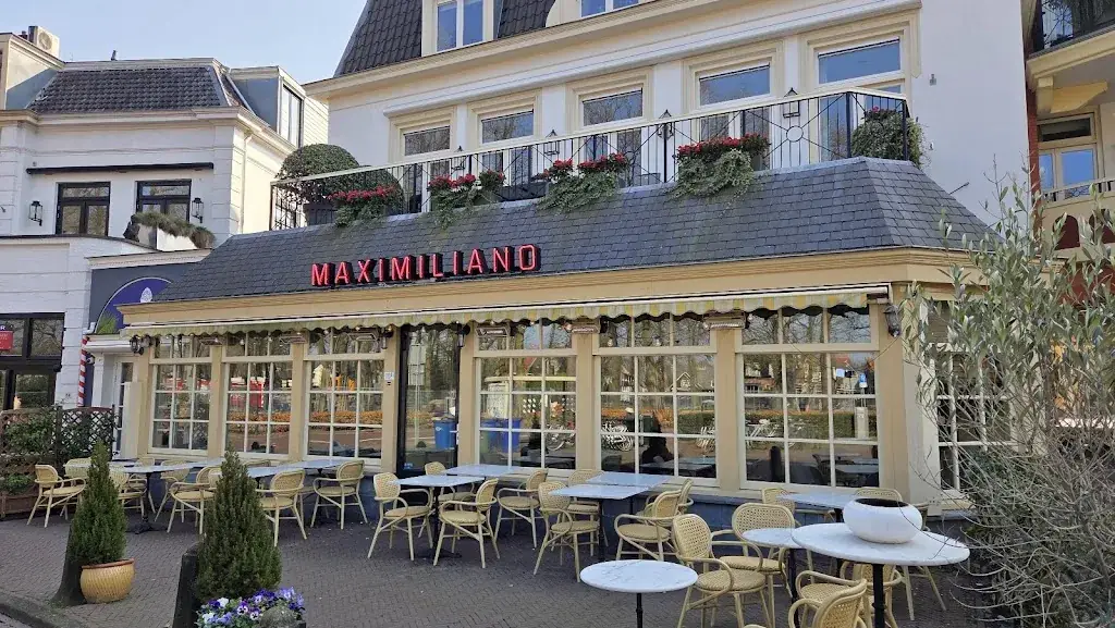 Maximiliano restaurant in Laren