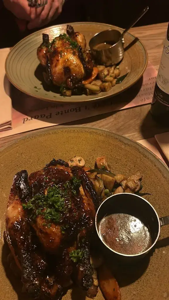 Milton Hardie_'t Bonte Paard_Laren_review