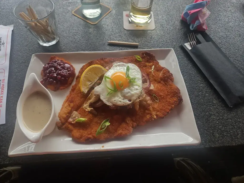 Attila Bongiovanni_Moeke Rhenen_Rhenen_review