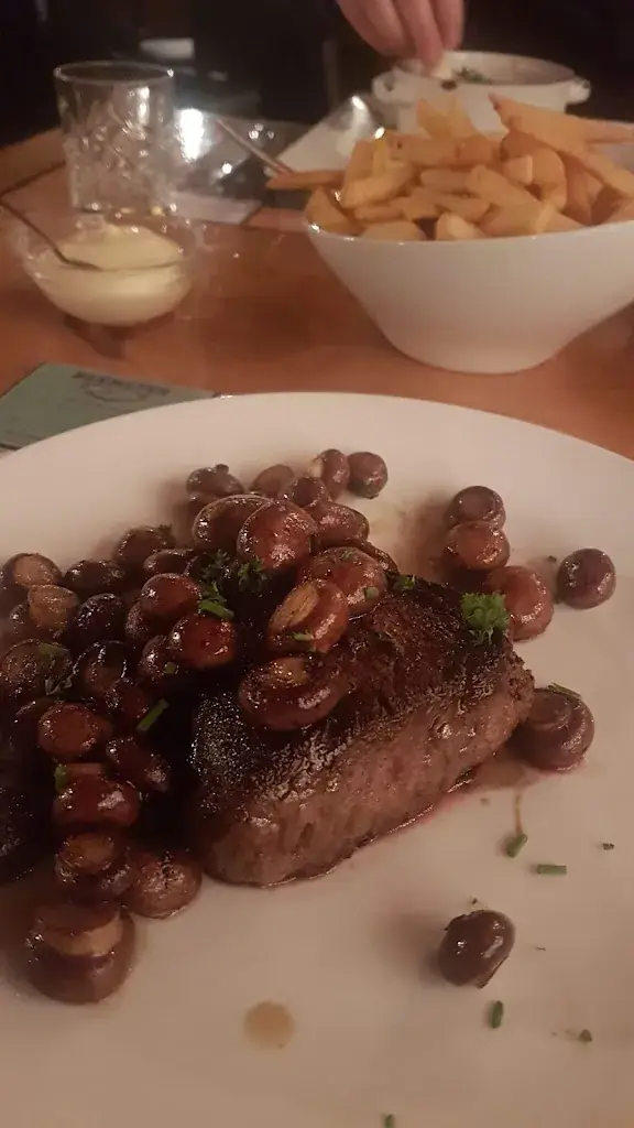 Menu_Eetcafe aan de Maas, terras aan het water_Alem_image_4