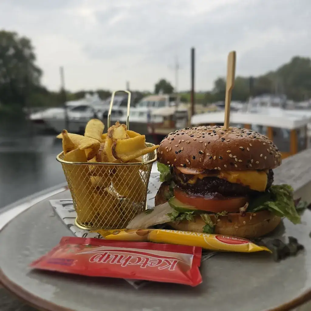 Menu_Eetcafe aan de Maas, terras aan het water_Alem_image_9