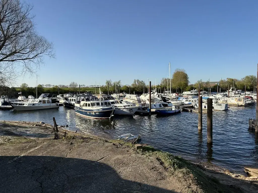 Wim Gerritzen_Eetcafe aan de Maas, terras aan het water_Alem_review
