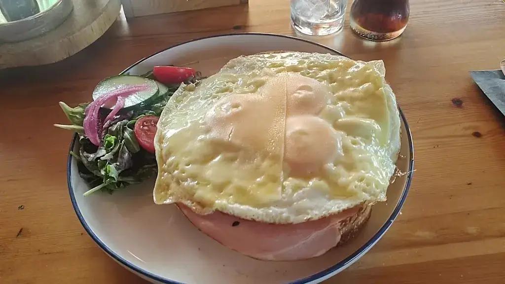 Eetcafe aan de Maas, terras aan het water_Alem_slider_image_2