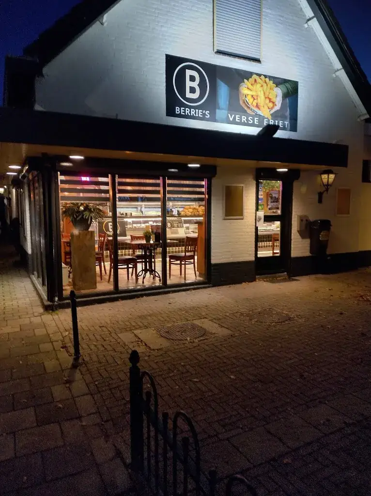 Melanie Dee_Berrie's Frietrestaurant🍟_Velddriel_review