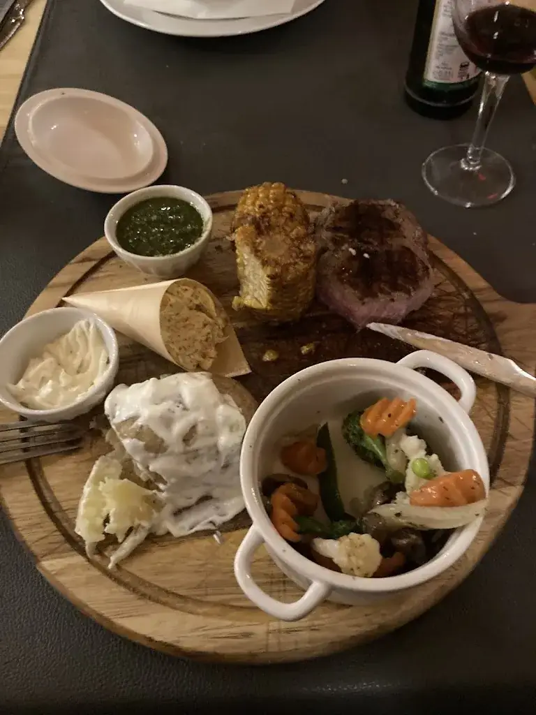 Heiksken Frondziak_Restaurant Brasserie Camperplaats de Swaenebloem_Tolkamer_review