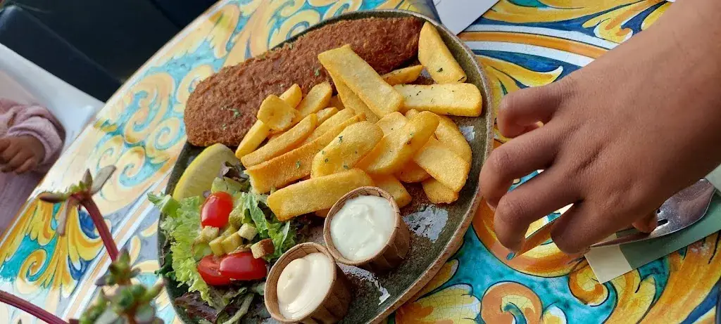 Krushnathej Sujatha_Sociaal Restaurant 