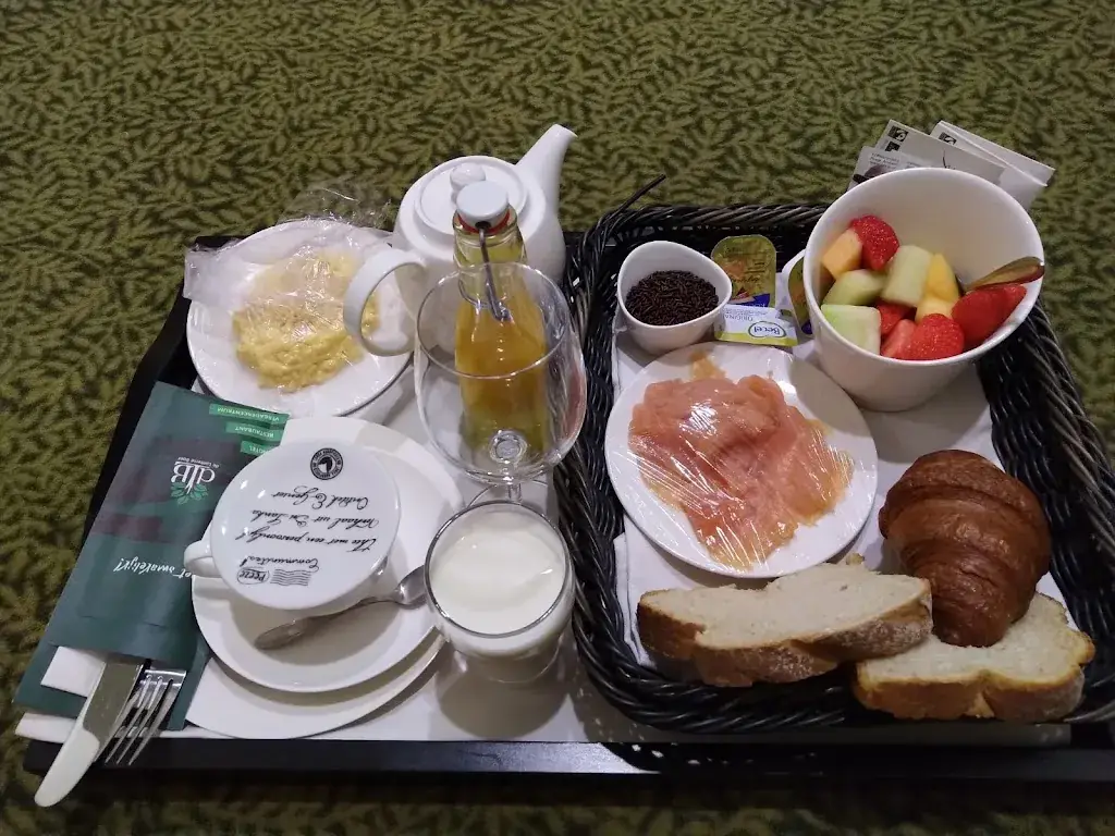 Carlos Campillo_The Farmer From Lunteren_Lunteren_review