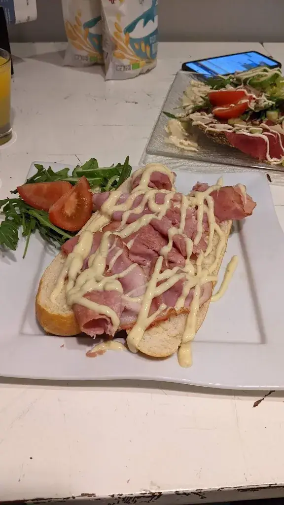 Alvaro Lau_Broodje Biezonder_Lunteren_review