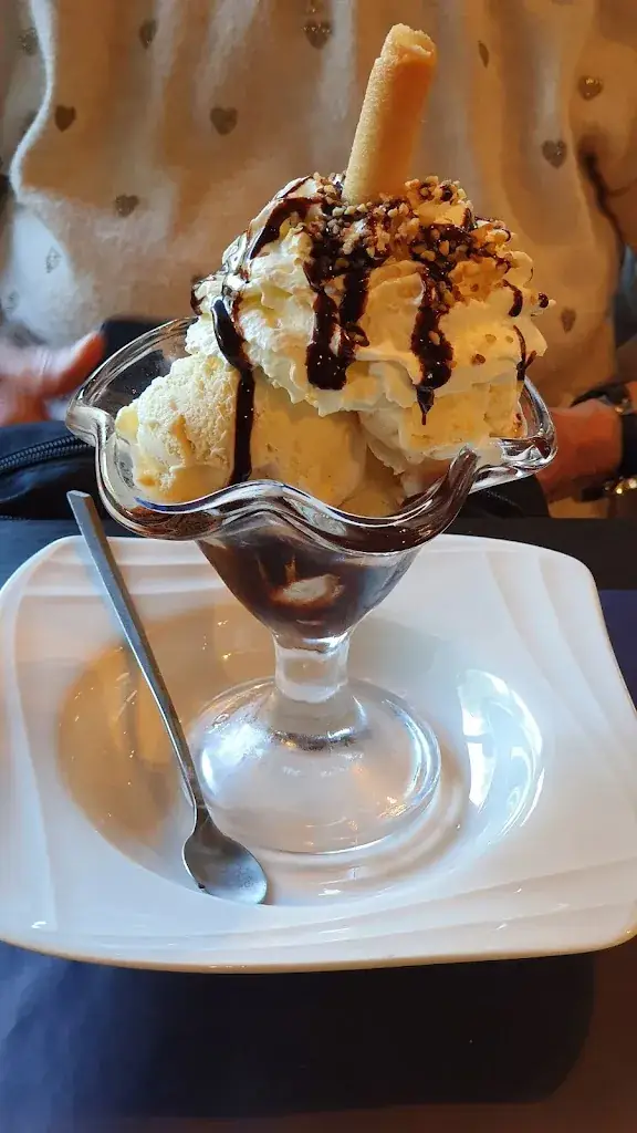 Happy CityHoppers_Grand Cafe' MERLOT_Lochem_review