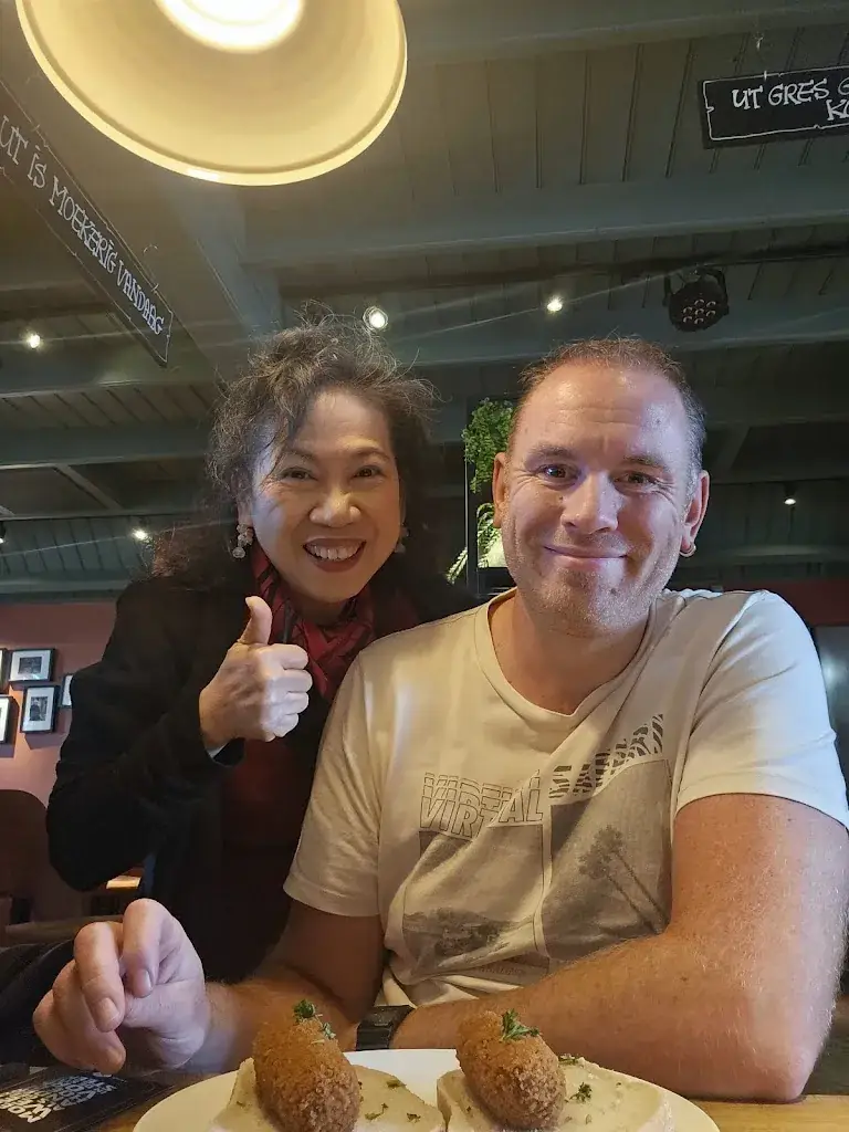 Thunyaluk Anunpanakul_Moeke Nijkerk_Nijkerk_reseña