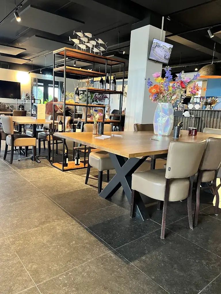 Mari Nadaraia_Maurik_Maurik_review