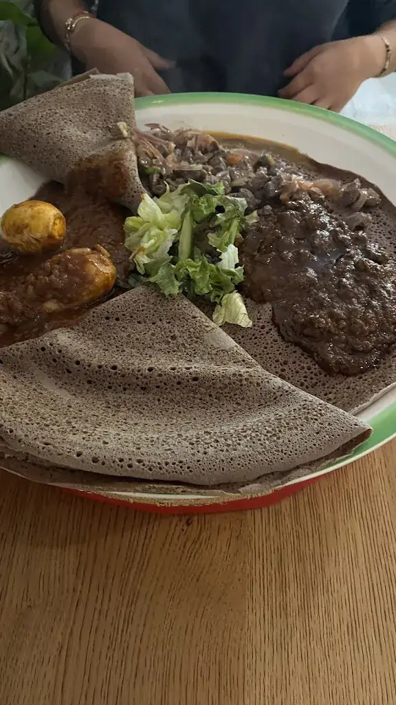 Kostas Vo_Mosob Asmara_Amsterdam_review