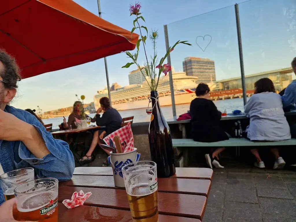 Denzel Mafait_Bar & Restaurant Het Dorp_Amsterdam_review