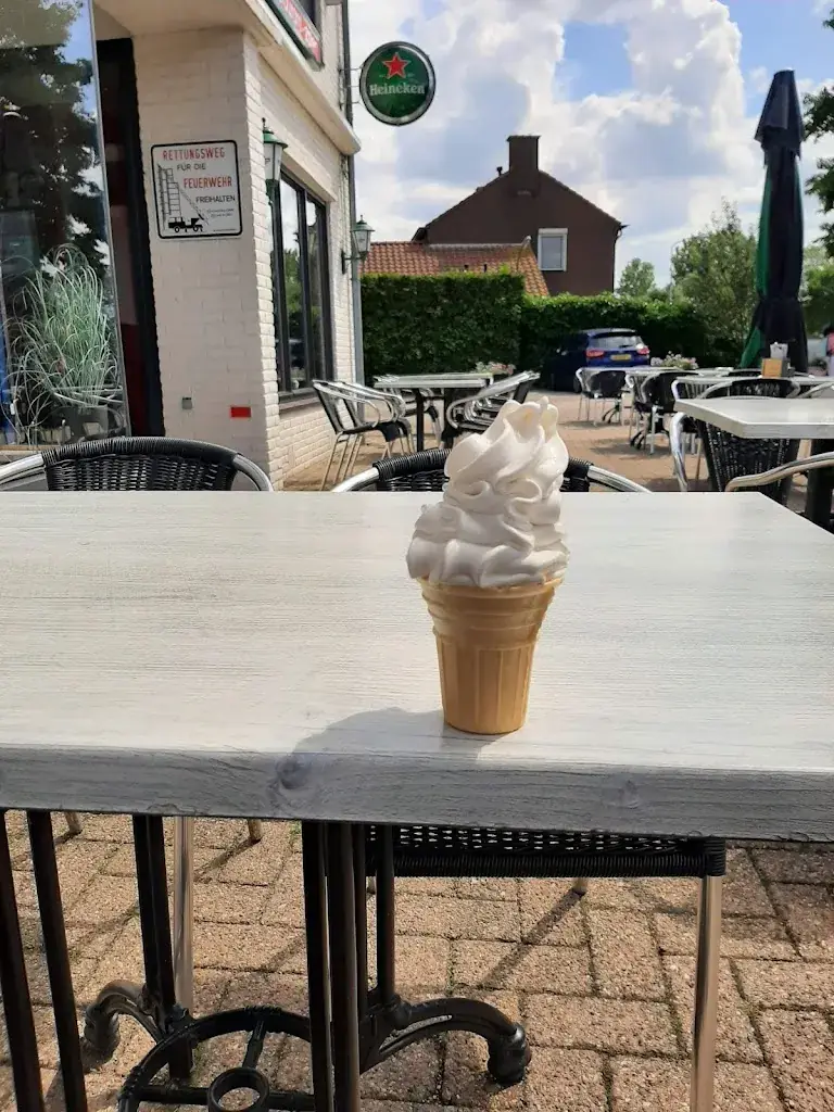 Bar Brasserie Cafetaria 't Hoekje_Ooij_slider_image_1